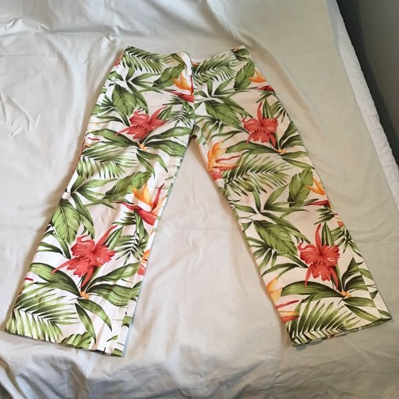 JOSEPH Ribkoff Trends Tropical Floral Print Capri Pants - Picture 7 of 9
